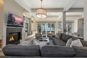 Spellbound Lakefront Lodge by Tahoe Getaways - 5 BR w Hot Tub, Buoy & Beach access
